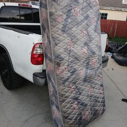 Twin Mattress Free ,gratis 