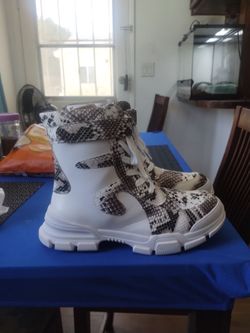 Women's Shoes.