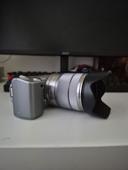 Sony nex5 BODY AND LENS ONLY