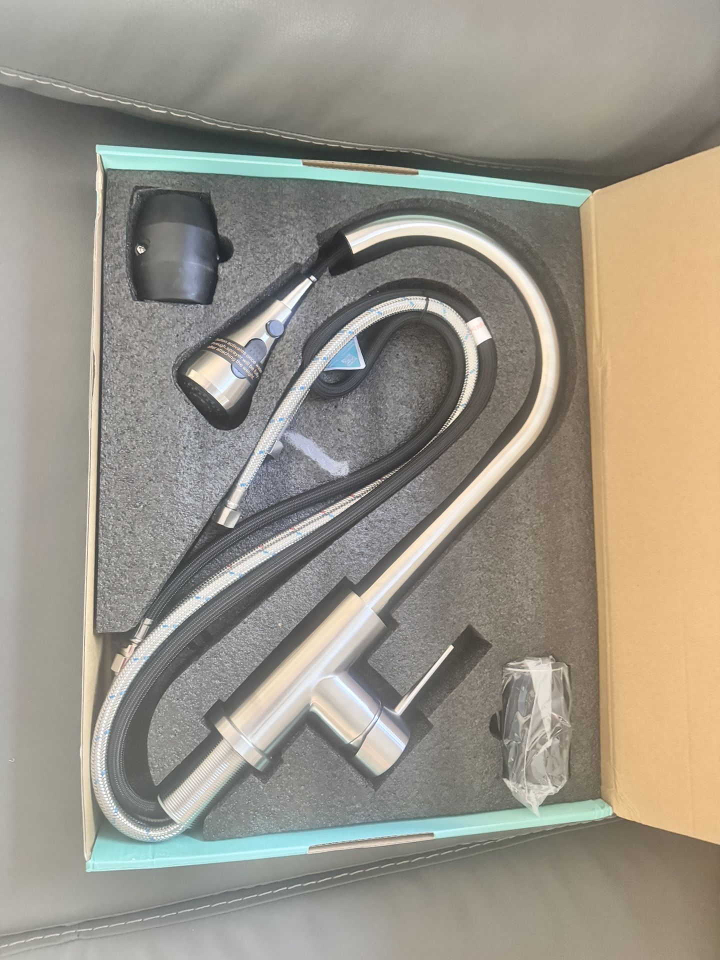 Kitchen Faucet with Pull Down Sprayer
