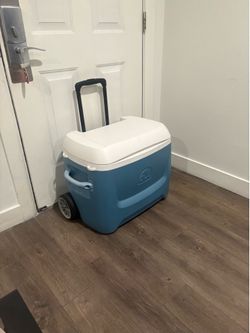 Igloo Rolling Ice Chest Large Great Condition