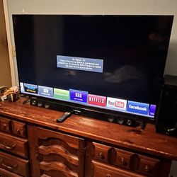 55” Vizio D Series W/soundbar/bass