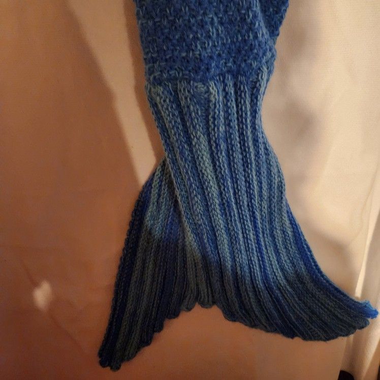 Blue Knit Mermaid Tail Blanket