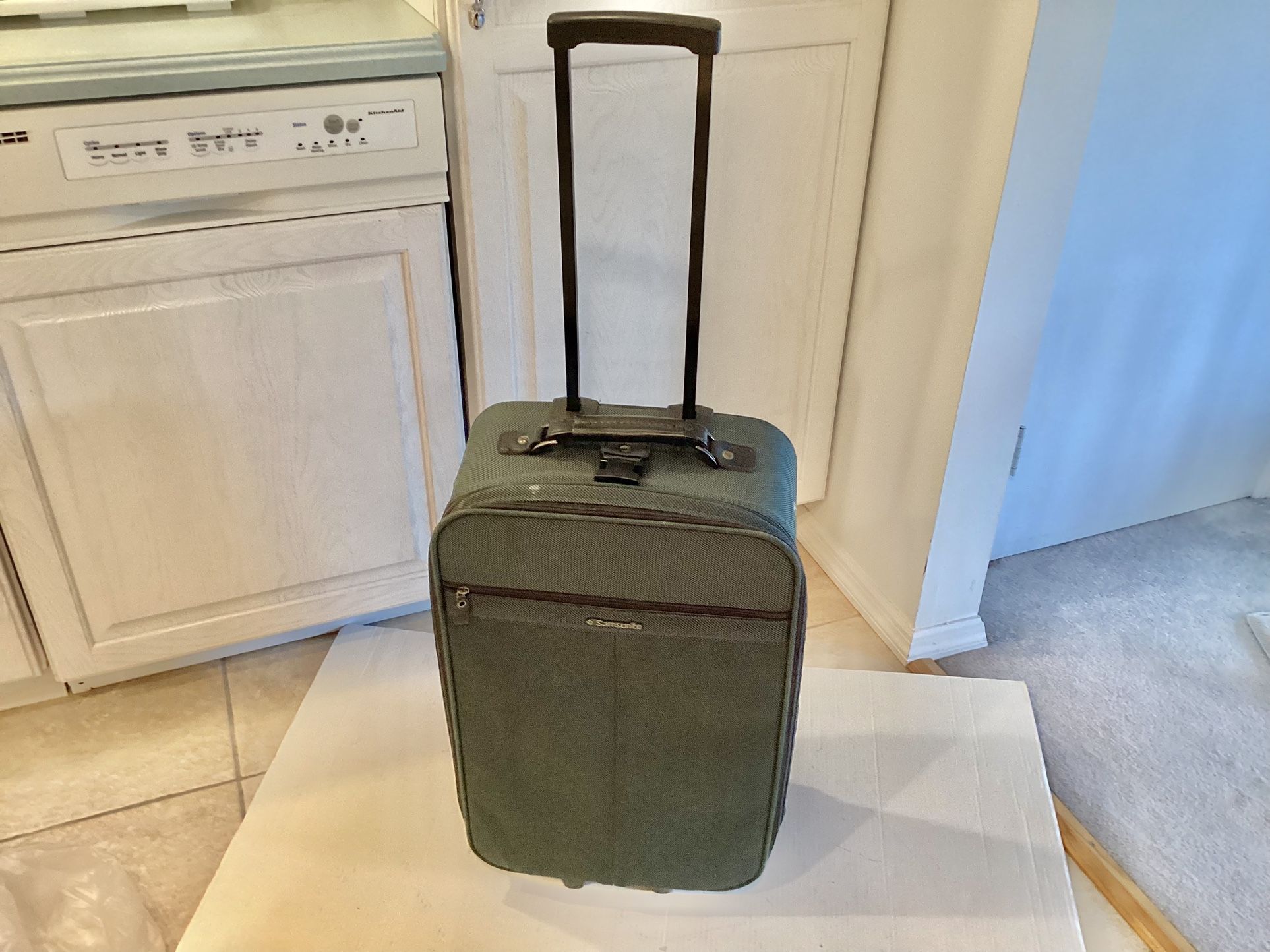 Preowned Samsonite Rolling Luggage Carry-On Suitcase Forest Green Expandable Lightweight