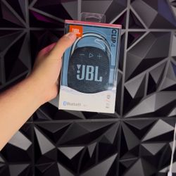 Clip 4 JBL speaker