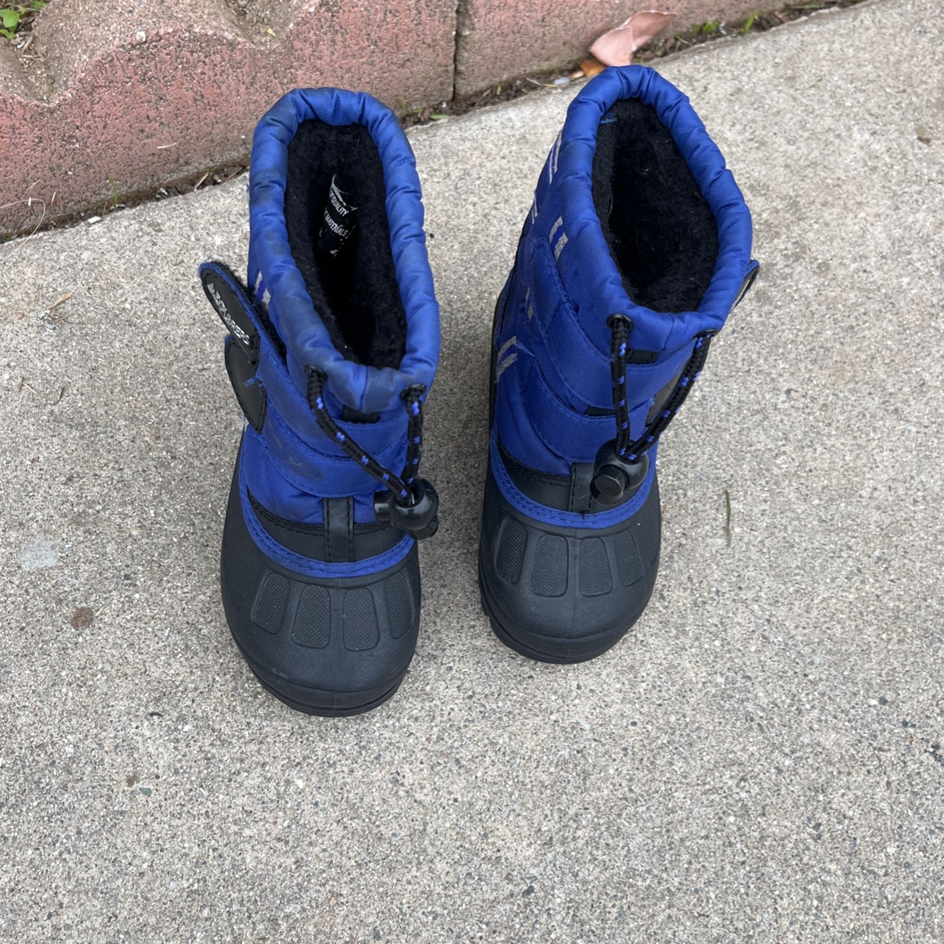 Snow boots Size 6 Toddler