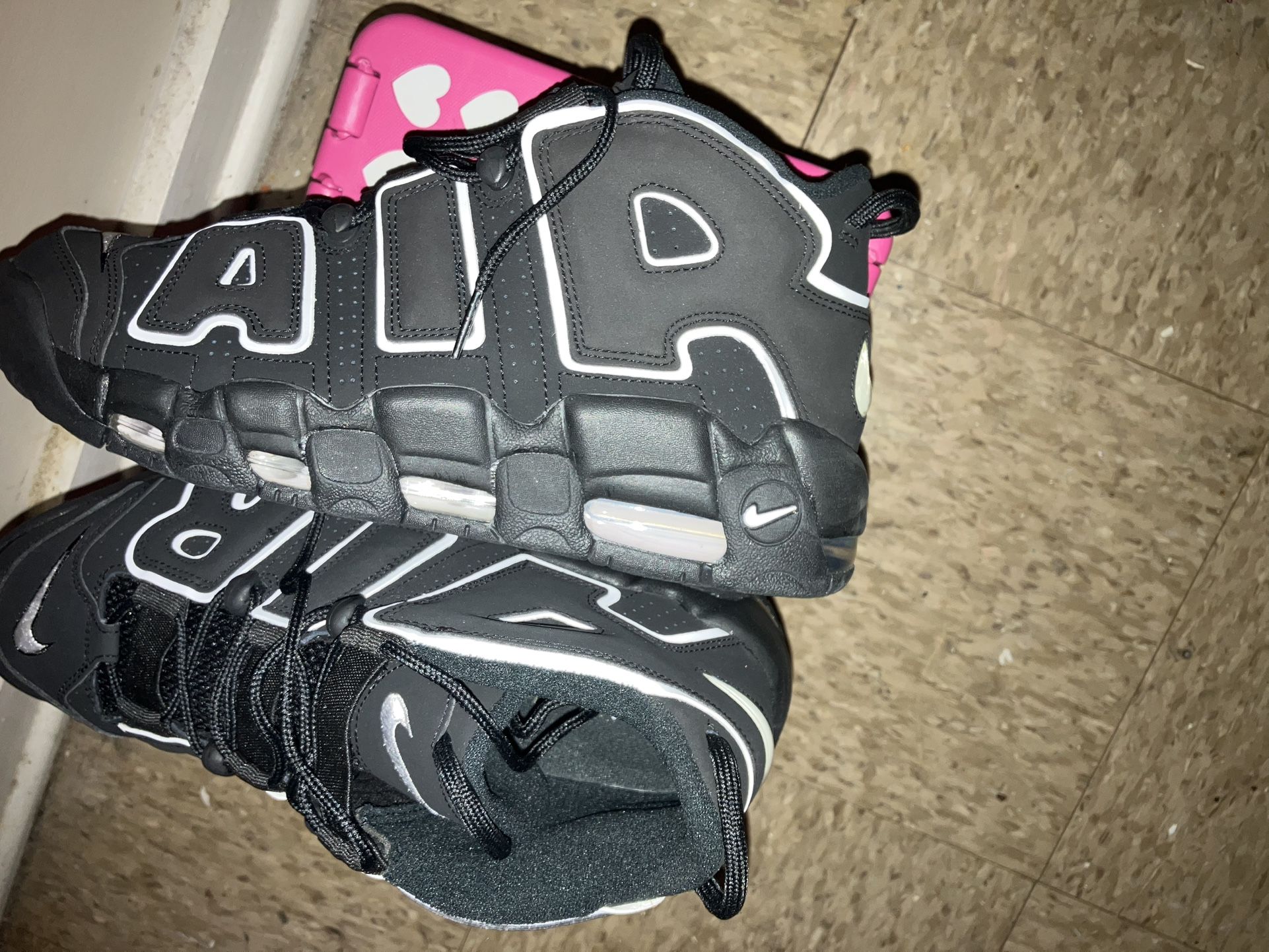 Nike Air More Uptempo size 9.5 never worn in good condition (MEET UPS ONLY)