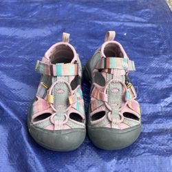 Size 9 Kids Keens 
