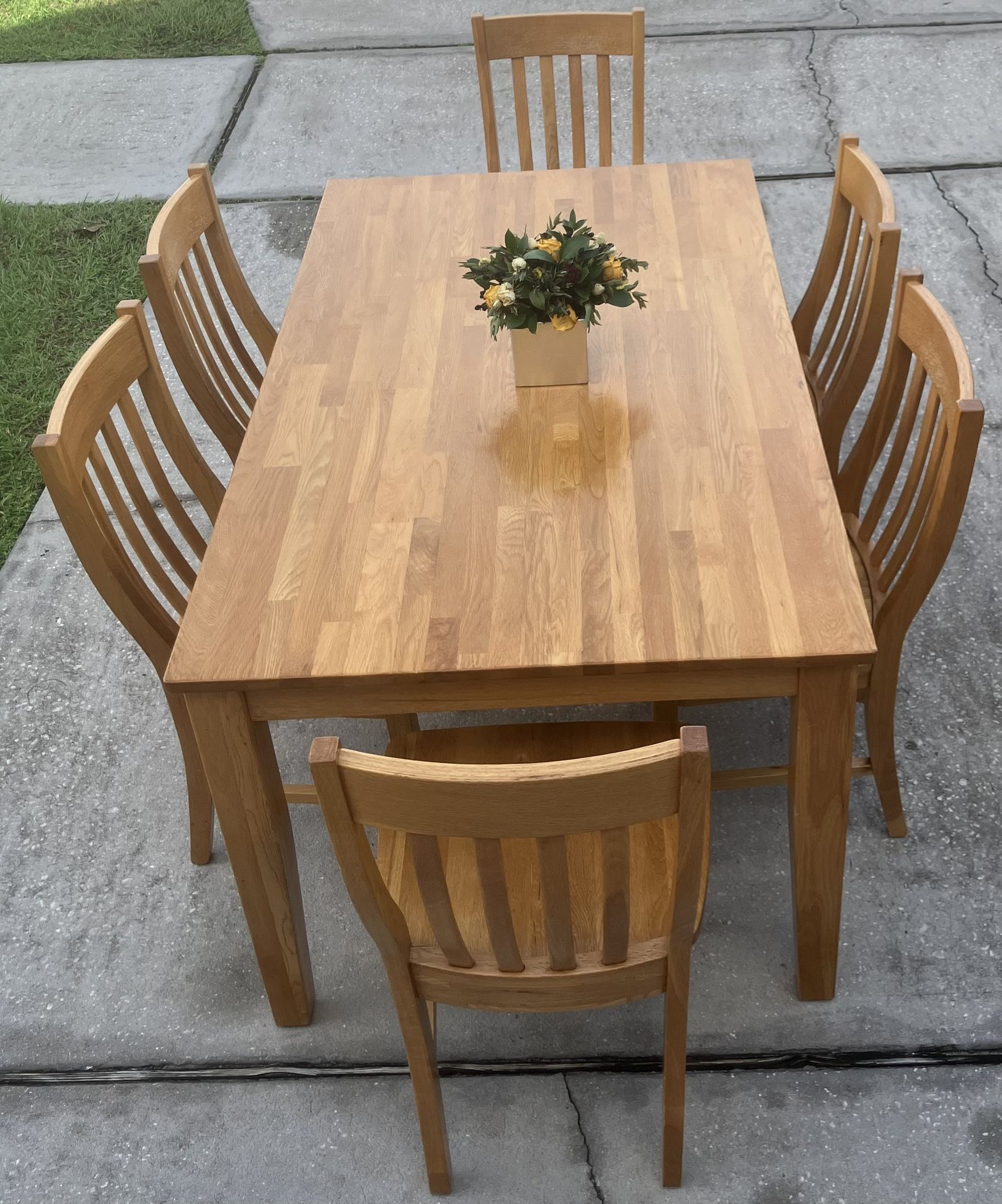 Solid wood Dining Room table With 6 chairs For Sale