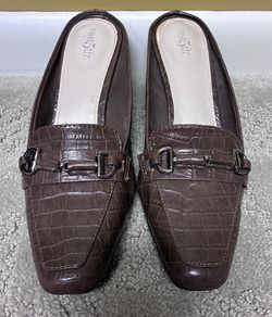 Women’s Brown Mule Shoe Size 7 By East 5th