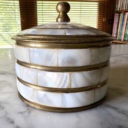 Vintage Beautiful Small Round Brass w/Inlaid Mother of Pearl Trinket Box 