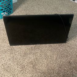 Roku Tv 32inch for sale, comes with the remote!!!