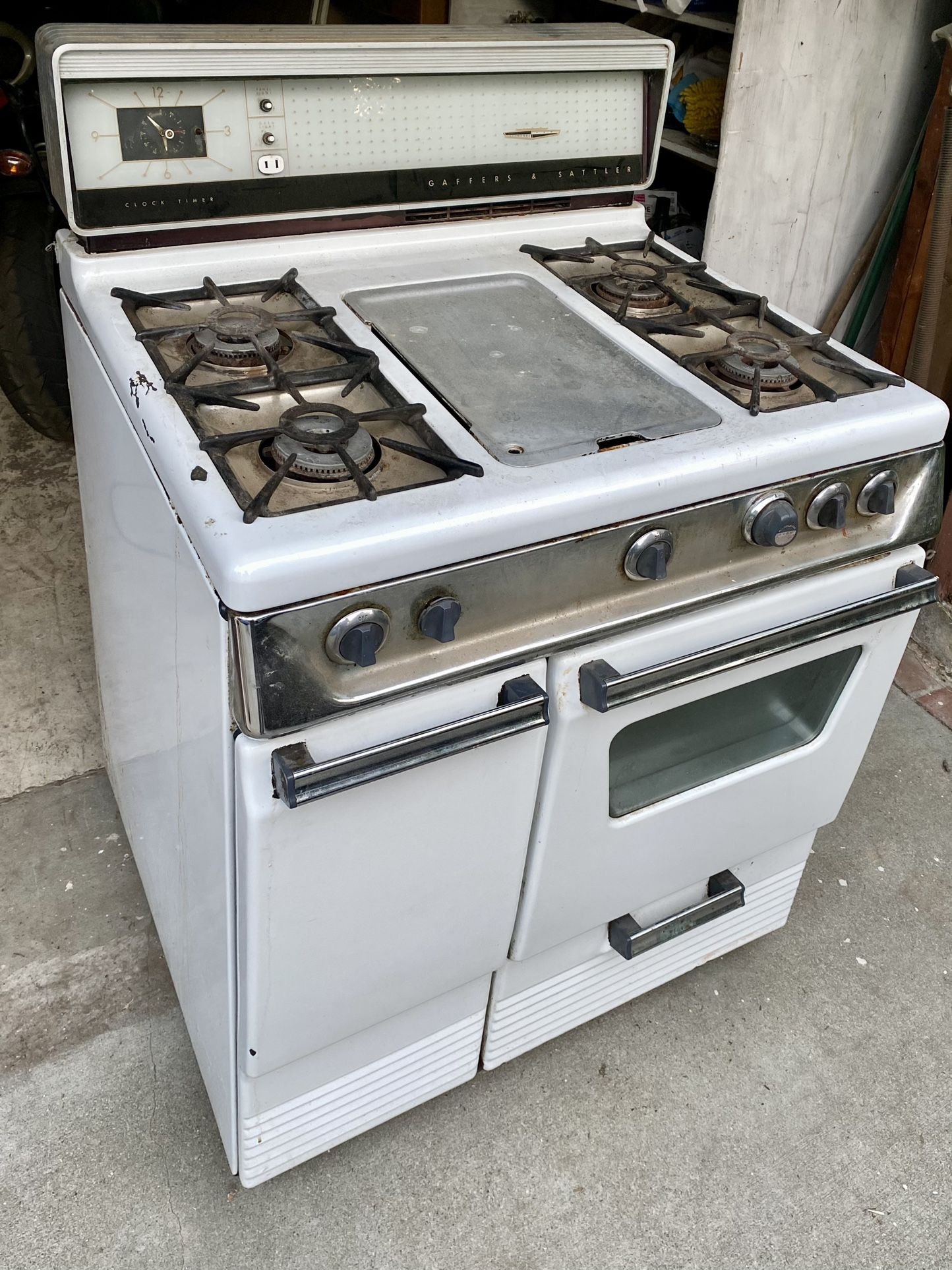 Gaffers & Sattler 31″ Vintage stove with griddle