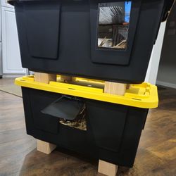 Cat House/Shelter- *With Plexi Covered Escape Door For Safety *