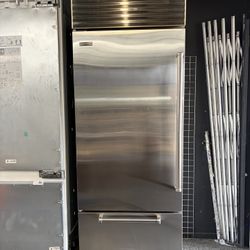 Sub Zero Stainless Steel 30” Built In Bottom Freezer Fridge Ice Maker 