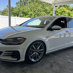 Volkswagen Golf GTI