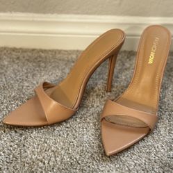 Women Heels W7 Asking $6