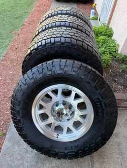Dodge ram 35x12.50R18 rims 8x6.5