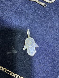 gold pendant with natural diamonds