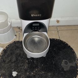 Automatic Pet Feeder – Barely Used, Works Perfectly! (Dry Food)