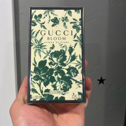 Gucci Bloom Acqua di Fiori Eau de Toilette. 