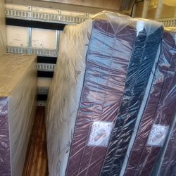 Brand New Queen Size Pillowtop Mattress Included Box Spring Free Delivery 