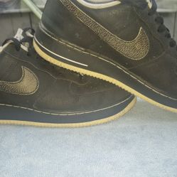 Size 9.5 - Nike Air Force 1 Black