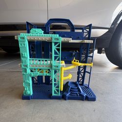 Large Action Figure Playset / Base (Multi-Level)