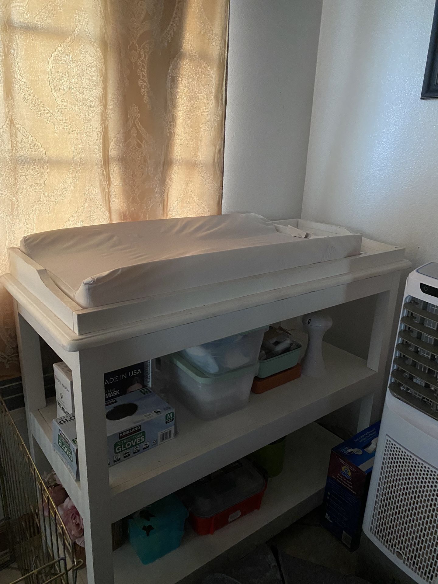 BABY CHANGING TABLE
