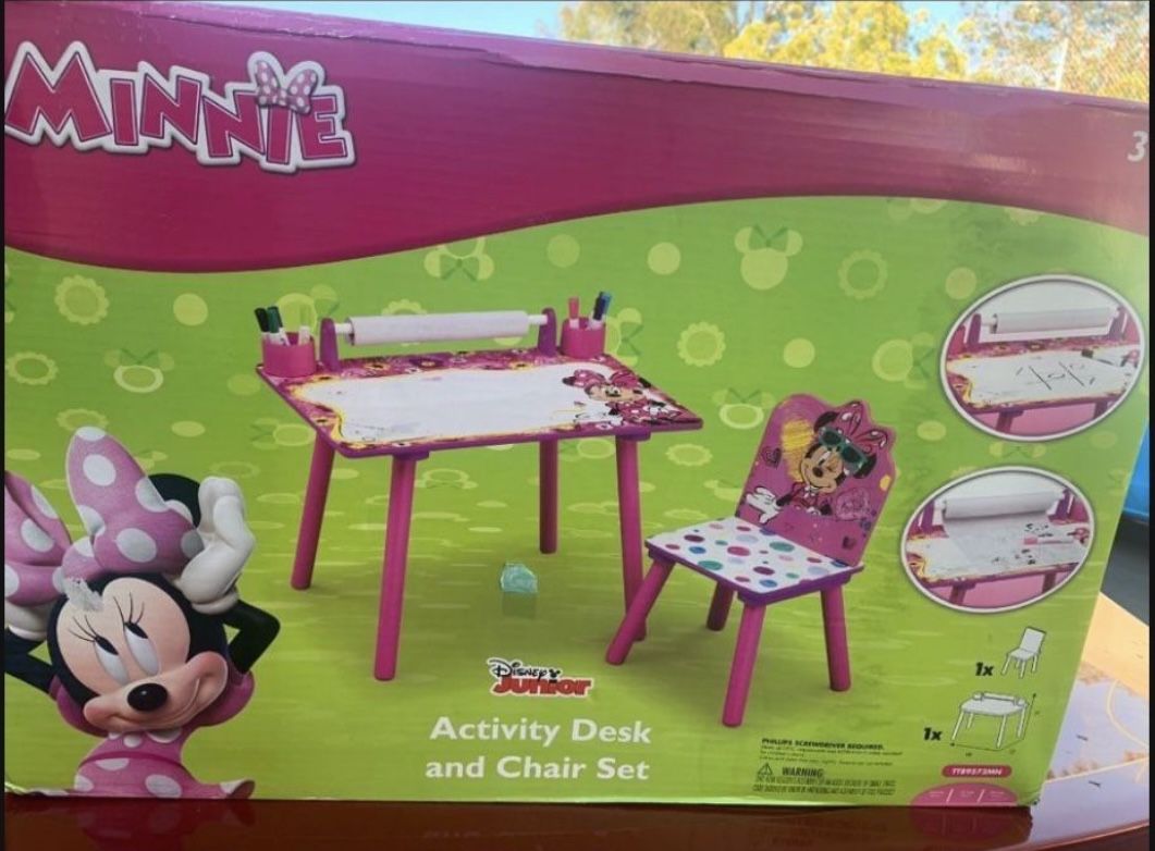 Minnie’s Activity Desk Set