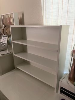 Desk shelf