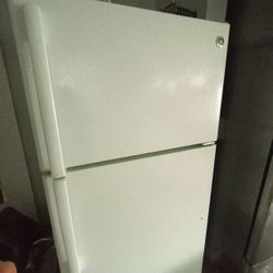Top Freezer Refrigerator  ( GE )