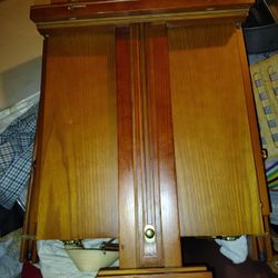 Classic Vintage Easel Never Used,Paint Brushes Paints And I'll Even Throw In A Package Of 3 Canvasses 2 More That 5 Canvasses Easle Never Used PainLof