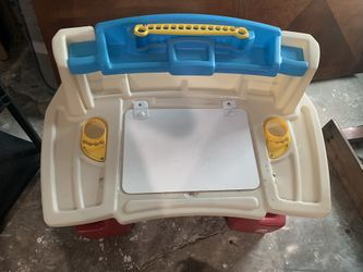 Step2 Deluxe Art Master Desk