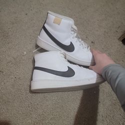 nike royale court 2 mid(white) Size 8 In US 