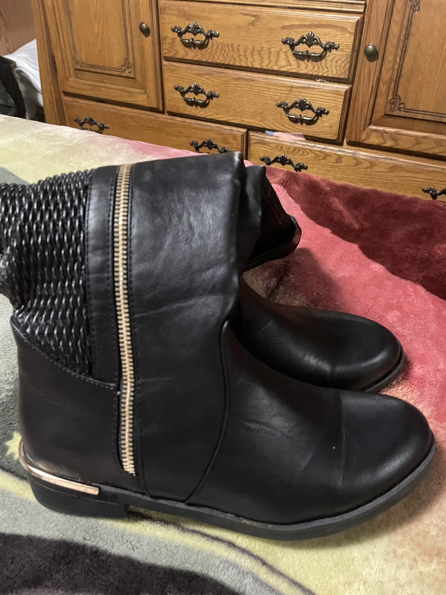 Womens Boots Size 8.5