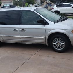 Chrysler Town And Country $3,000 Runs Great