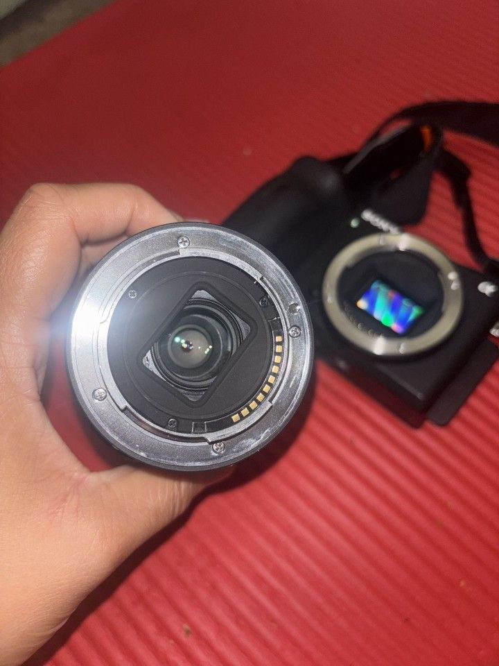 Sony Alpha Mirrorless Camera with Lens – Excellent Condition