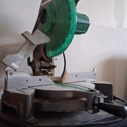 Miter Saw – Excellent Condition
Gently used and well maintained. Works perfectly with smooth, accurate cuts. Great for DIY projects or professional us