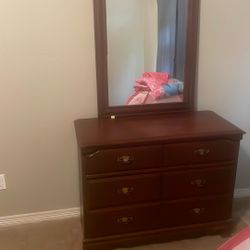Elegant Oak Dresser With Mirror