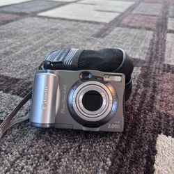 Grey and Silver Cameras-and-accessories(L145)