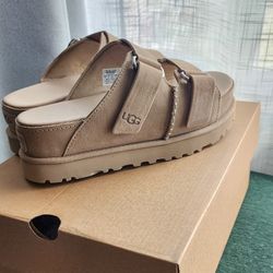 UGG Goldenstar Hi Slide Sandals – Sand, Women’s Size 8 – Brand New with Box