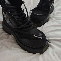 OFF-WHITE

Hiking Sneaker Boots