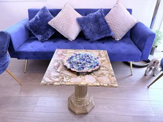 Sala, Lámpara Y Mesa De Centro