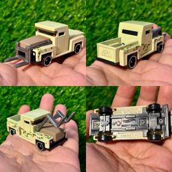 Hot Wheels Character Cars Minecraft Iron Golem Vehicle ( Diecast Box  )