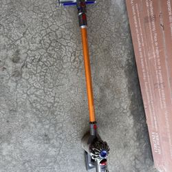Dyson V8 Vacuum Cleaner