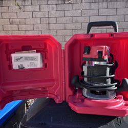Milwaukee 11 A Heavy Duty Router
