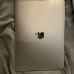 Mac Book Air (Damaged)