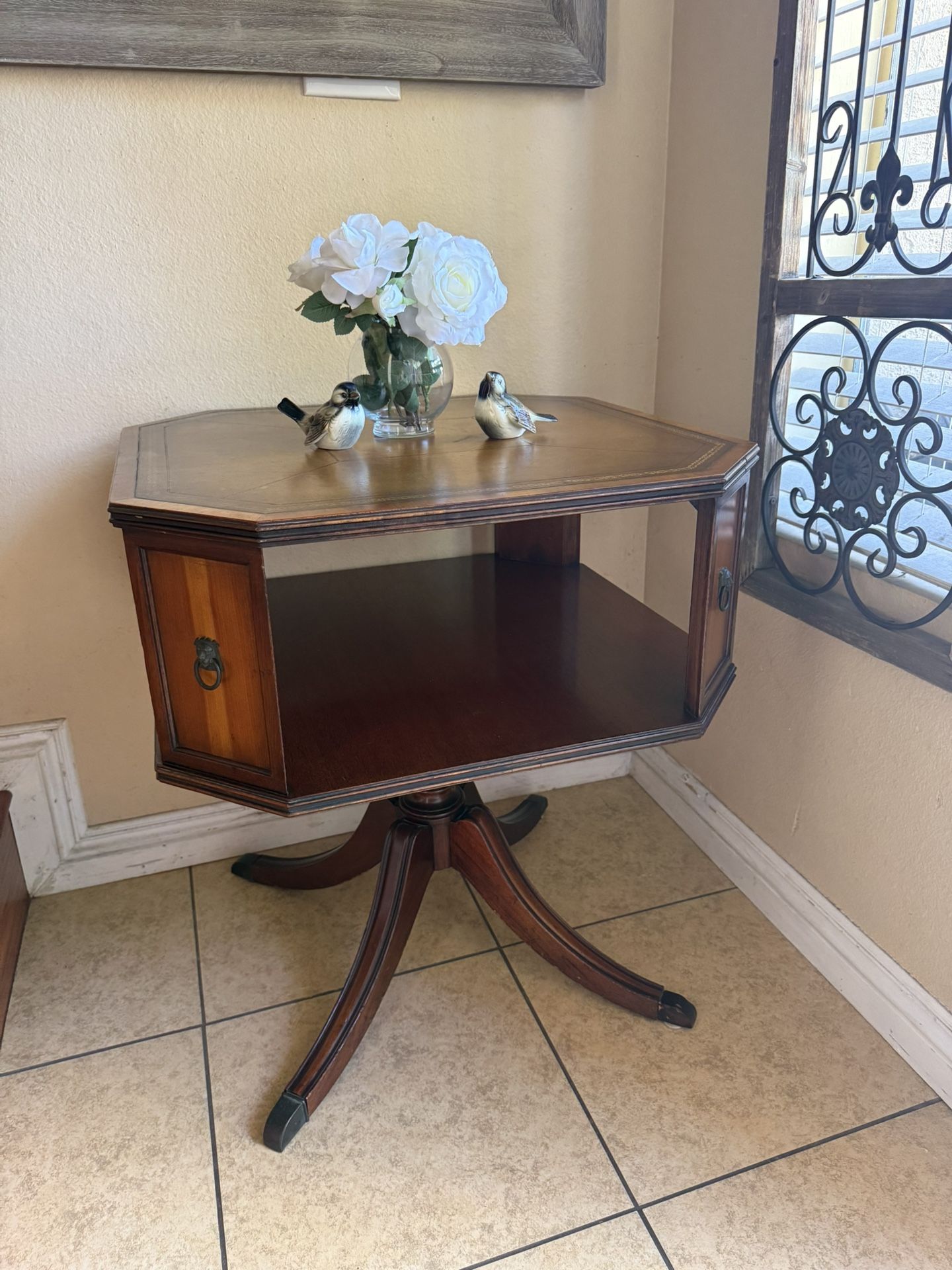 Vintage Mahogany Leather Top Accent/End Table