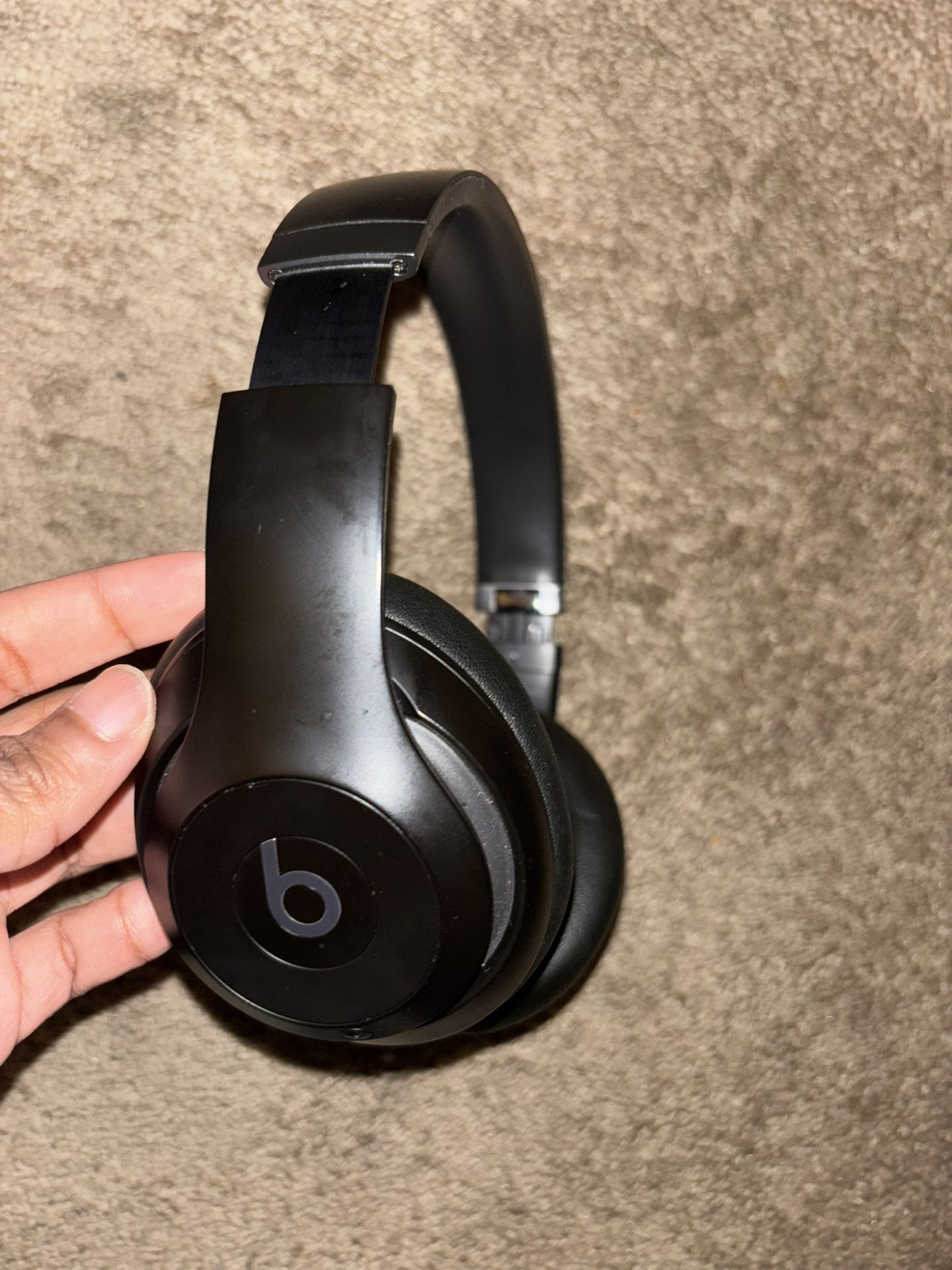 Black Bluetooth Beats
